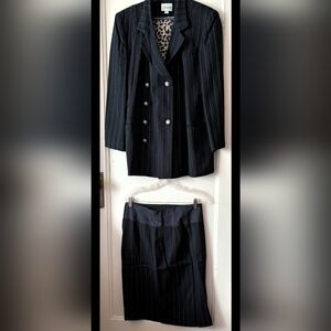 Elegant Black Pinstripe Men's Suit